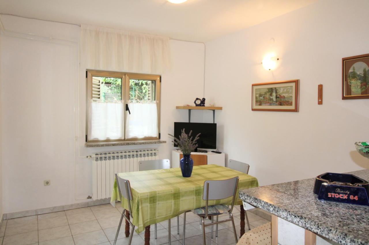 Apartment Valentina Ližnjan エクステリア 写真