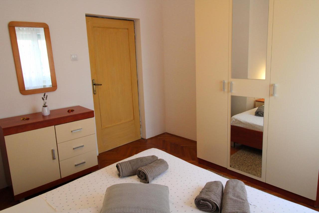 Apartment Valentina Ližnjan エクステリア 写真